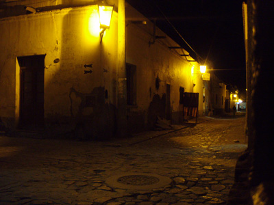 027 Streets at night Humahuaca PA260131.jpg